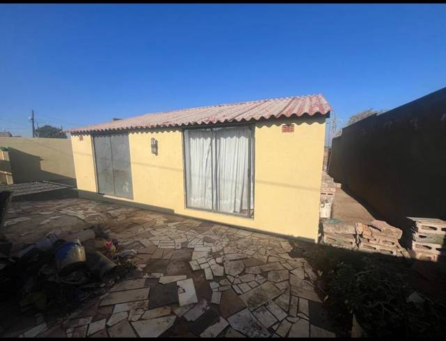 2 BEDROOM HOUSE FOR SALE IN MEADOWLANDS ZONE 3